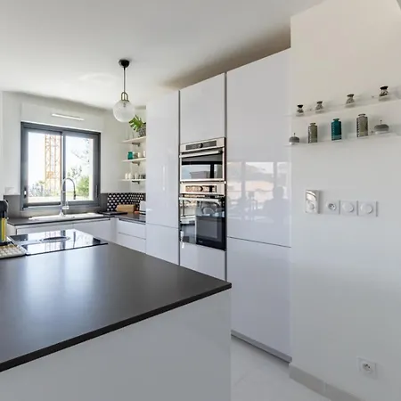 Modern Apt With Balcony At 1Mn Walk From The Beach *