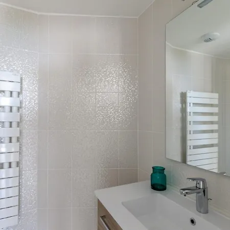 아파트 Modern Apt With Balcony At 1Mn Walk From The Beach 방돌